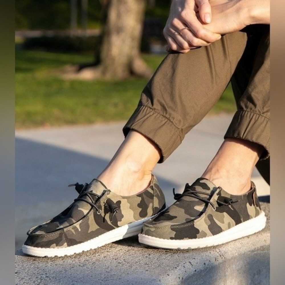 HEYDUDE, the Wendy Canvas Washable Slip-Ons in Camo, size 7